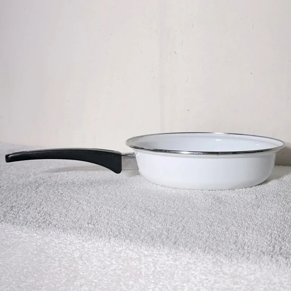 Vintage Enamelware Floral  Bouquet Skillet Frying Pan - Picture 4 of 12